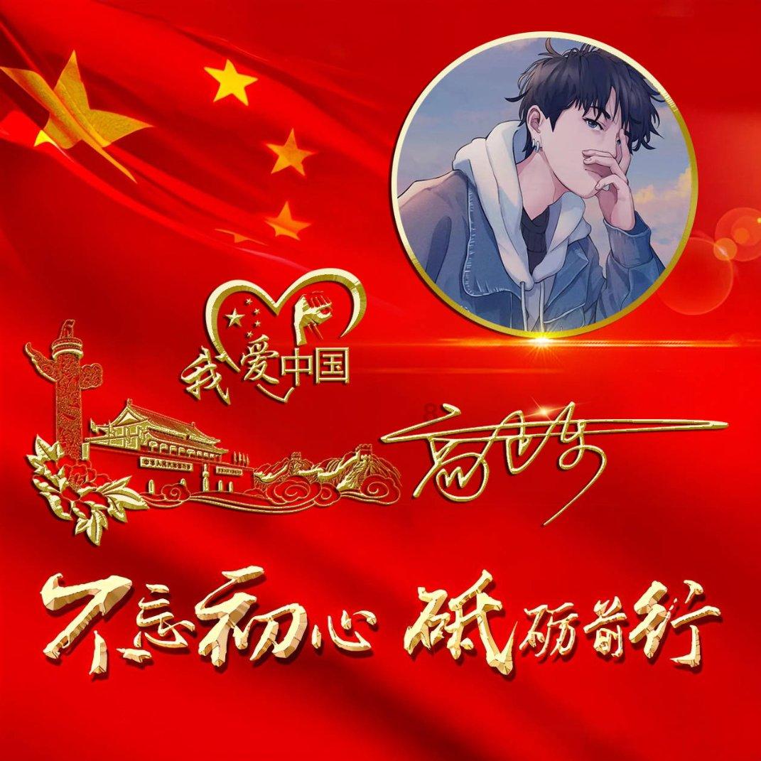 小孩们玩火点燃大片草坪，一旁小伙出言谴责反遭回怼